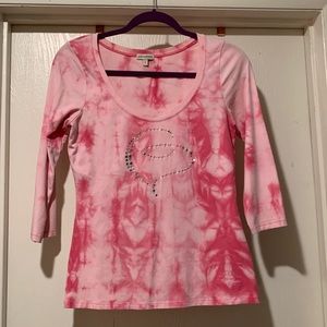 Pink and white tie-dye three-quarter length sleeve top